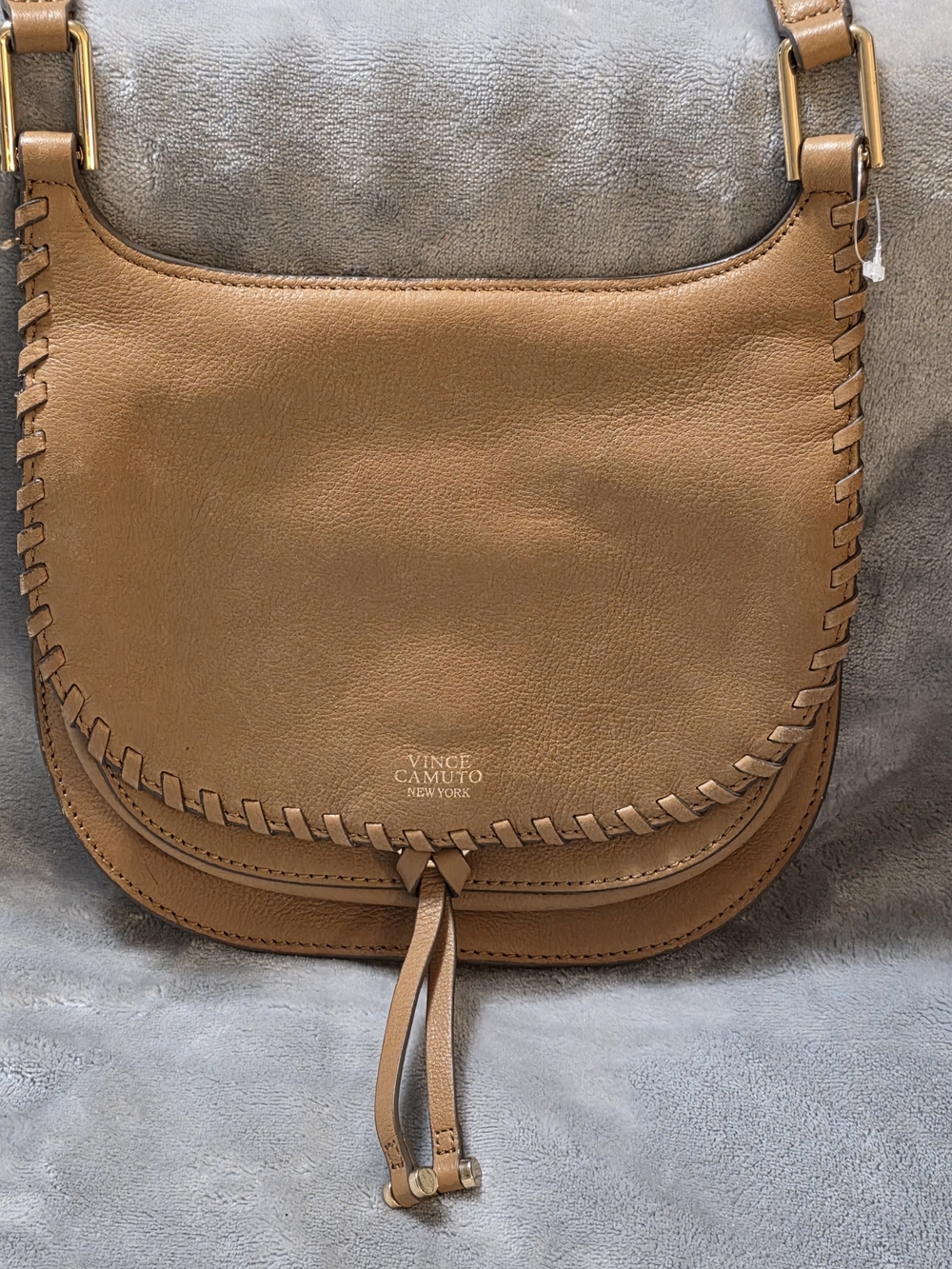 Vince Camuto Isadore tan pebbled leather crossbody messenger bag